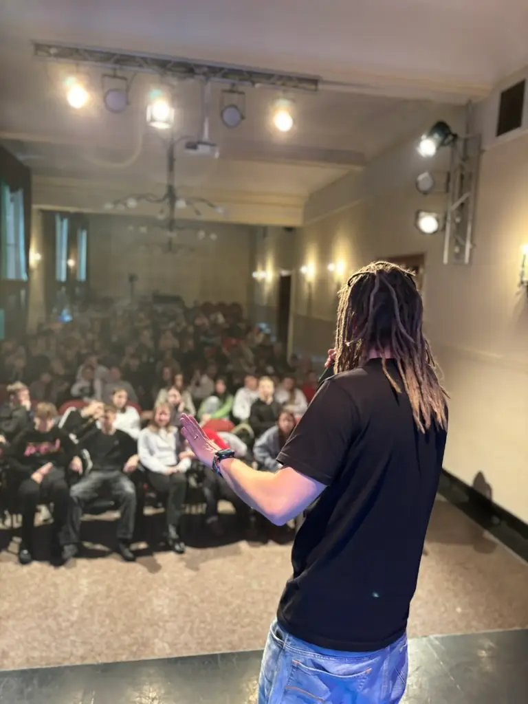 Przemysław Mielniczuk profilaktyka przez hip-hop Zgorzelec Profilaktyka uzależnień dla szkół | Profilaktyka przez HIP-HOP