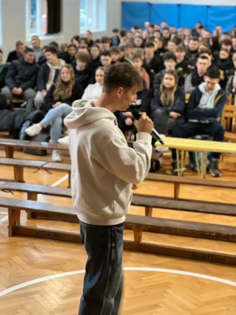 Marek Neumann Emenzino profilaktyka przez hip-hop Wrocław Profilaktyka uzależnień dla szkół | Profilaktyka przez HIP-HOP