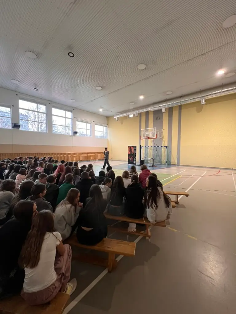 Marek Neumann Emenzino profilaktyka przez hip-hop Opole Profilaktyka uzależnień dla szkół | Profilaktyka przez HIP-HOP