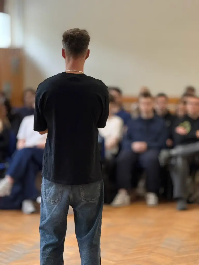 Marek Neumann Emenzino profilaktyka przez hip-hop Wrocław Profilaktyka uzależnień dla szkół | Profilaktyka przez HIP-HOP