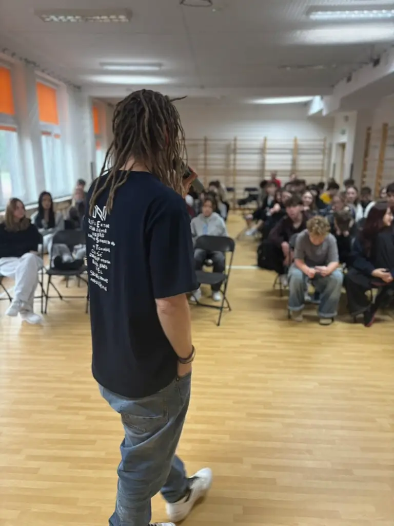 Przemysław Mielniczuk profilaktyka przez hip-hop Suwałki Profilaktyka uzależnień dla szkół | Profilaktyka przez HIP-HOP
