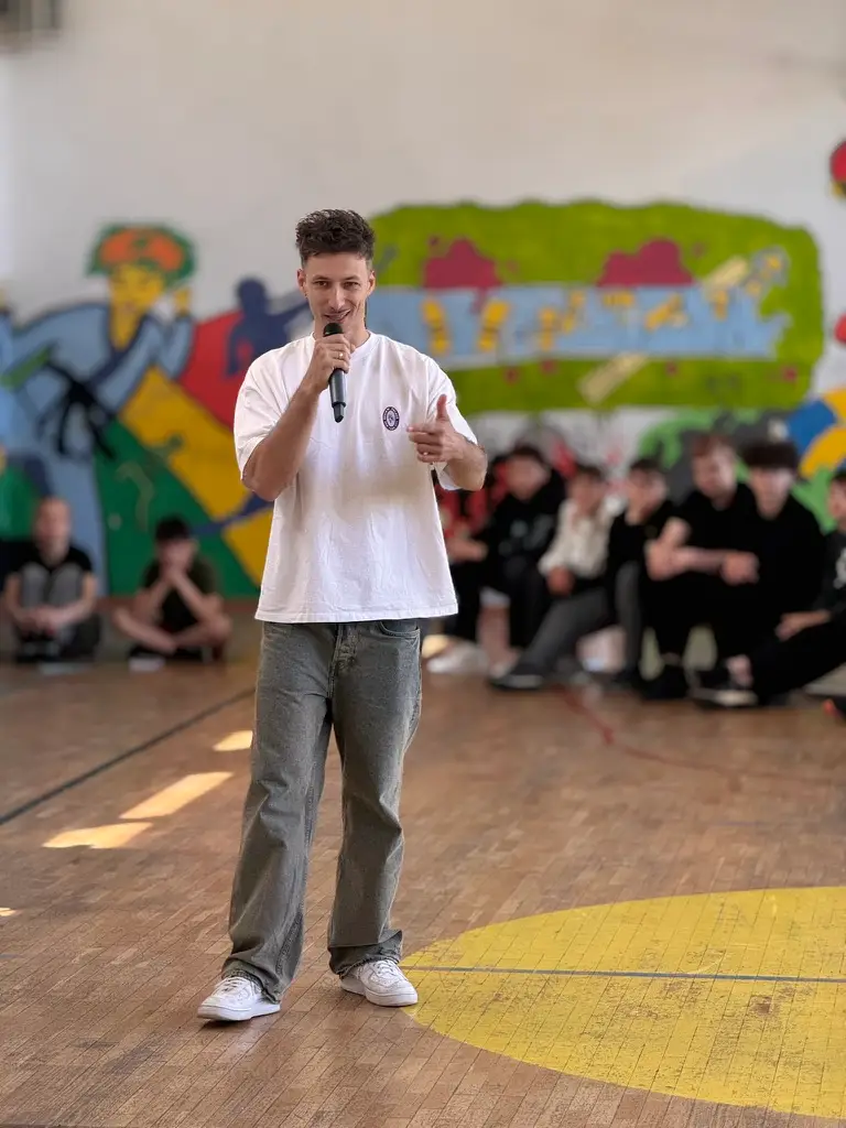 Marek Neumann Emenzino profilaktyka przez hip-hop Sejny